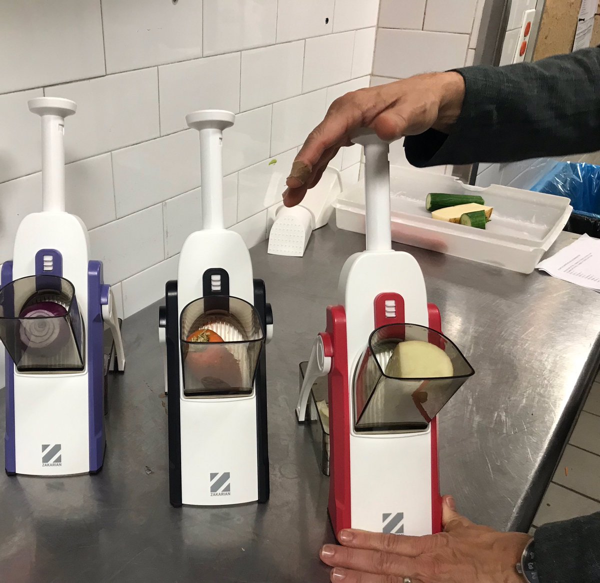 gzchef's tweet image. Today is the day! Tune in to @qvc at 12:00 EST to bring my collection to your own kitchen. Don’t miss your chance to grab my Safe Slice Mandoline, Cast Iron Baker, Dual Sided Griddle and brand new Fresh Day Boat Scallops. Comment your favorite product! #ProForHome