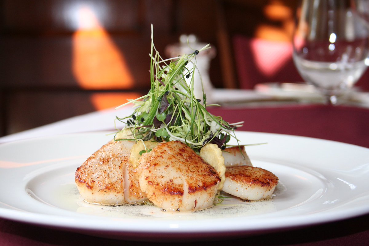 gzchef's tweet image. Today is the day! Tune in to @qvc at 12:00 EST to bring my collection to your own kitchen. Don’t miss your chance to grab my Safe Slice Mandoline, Cast Iron Baker, Dual Sided Griddle and brand new Fresh Day Boat Scallops. Comment your favorite product! #ProForHome