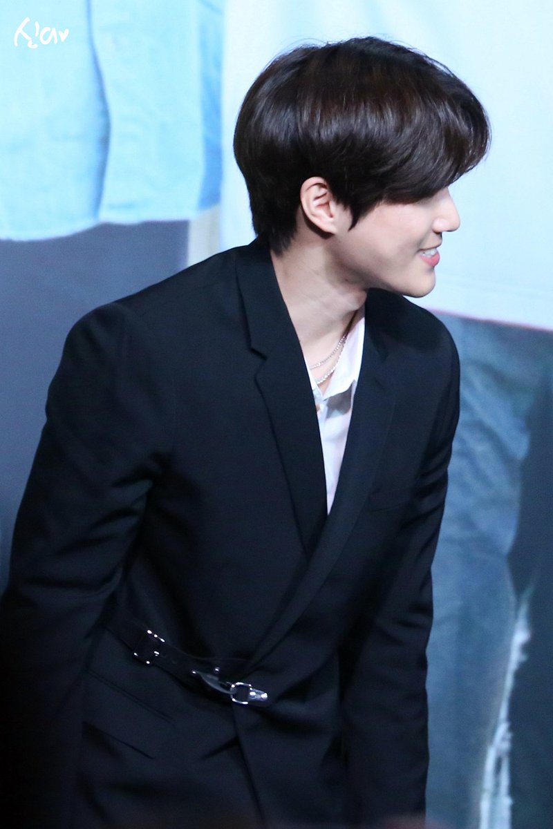 SUHOLOOK's tweet photo. https://t.co/YhElW62XX2