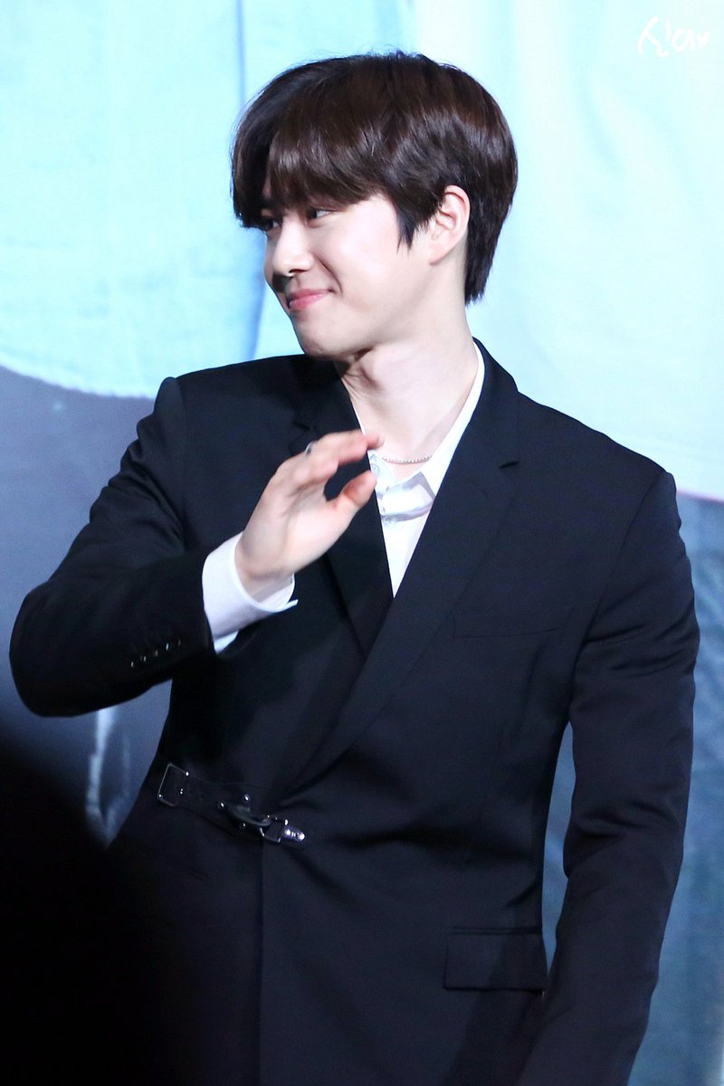 SUHOLOOK's tweet photo. https://t.co/YhElW62XX2