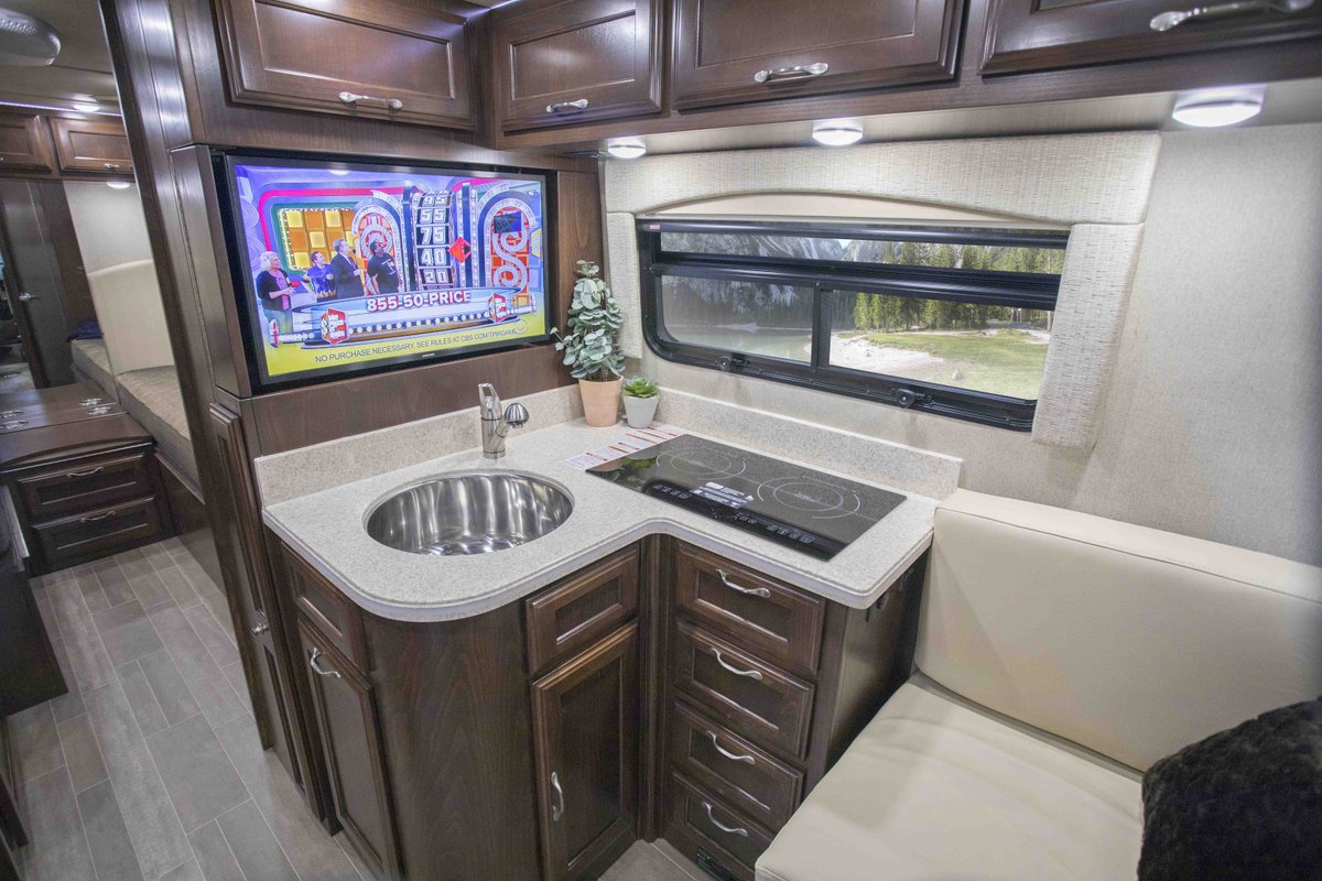 Regency_RV's tweet photo. What will you cook in this luxurious Ultra Brougham kitchen?
#happycampers #livinginfirstclass #motorhomelife #ultrabrougham #rvculture #luxurydesign https://t.co/7jnbqXnJzA