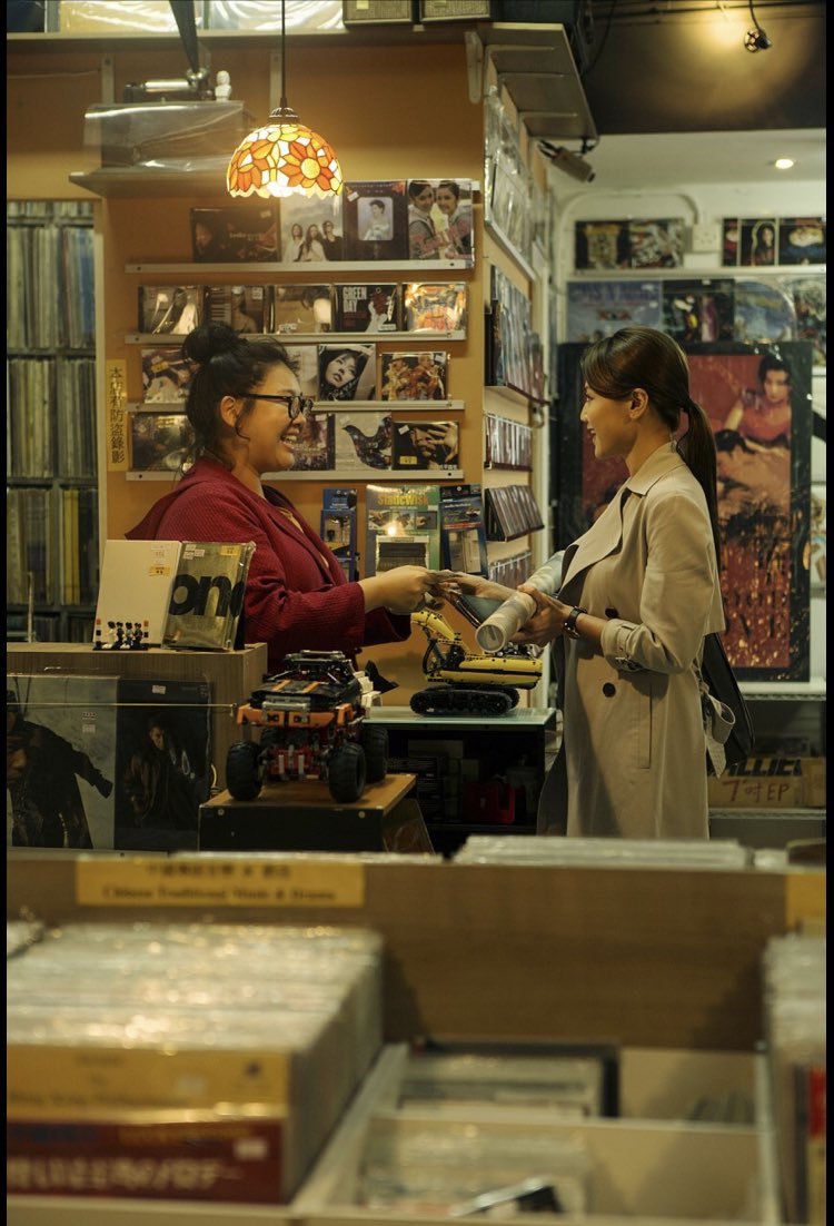 나의 서른살엔 어떤 일이 있었지? 를 생각하게 했던 여성영화’ 나의 서른에게’.아마 이 시기를 한참 지난 지금의 나에겐 더 깊은 여운을 주는...