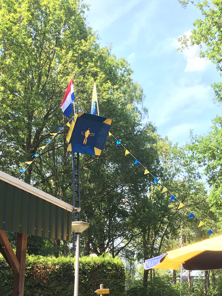 RobChristenhusz's tweet photo. Heb het ereschot mogen schieten tijdens het #schuttersfeest van #Schutterij #Oldensaele in @StadOldenzaal. Linkervleugel #raak https://t.co/qGmO0blgn5