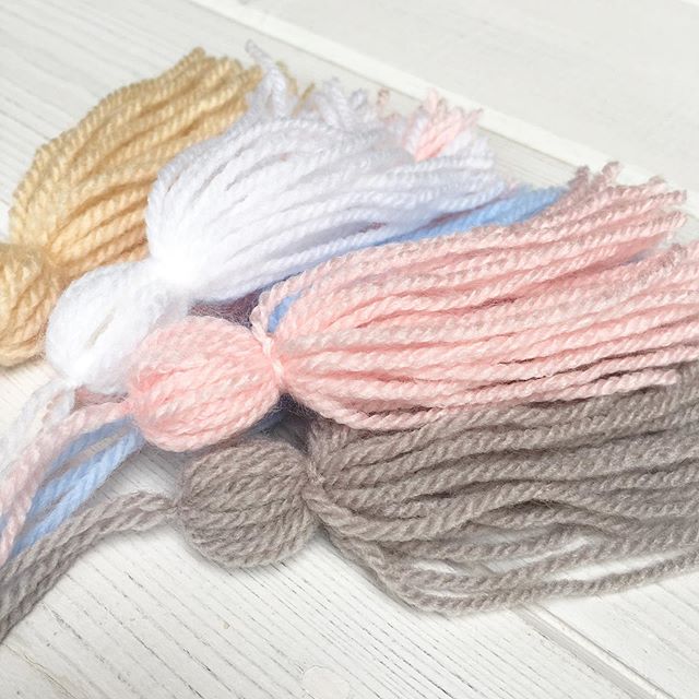 Tassels for swing shelves.
.
.
#tassel #tassels #tassellove #tasseldecor #nursery #nurserydecor #nurseryinspo #nurseryideas #nurserydesign #shelf #shelfie #craft #etsy #etsyseller #etsyshop #etsysellersofinstagram #etsyfinds #etsylove instagram.com/p/BzDiMk9FsuT/