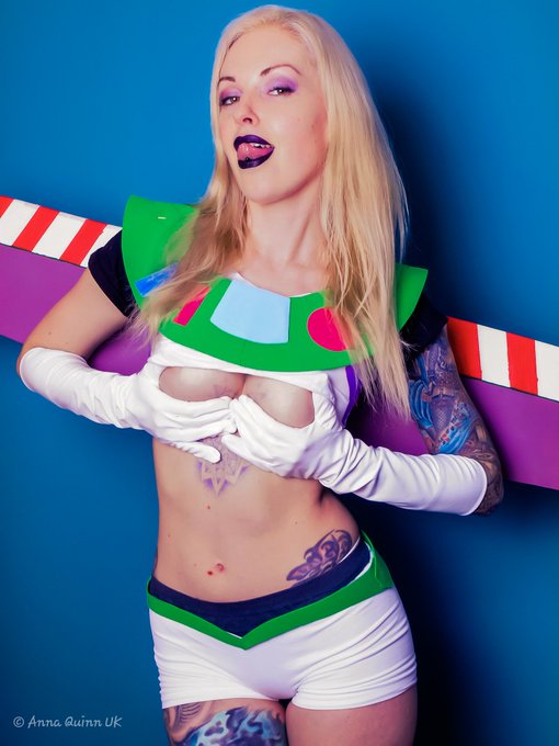 1 pic. Who will be my woody?!?

#cosplay #ToyStory4 #ToysStory4 @CosplayHeaven @cosplay_hotties https://t