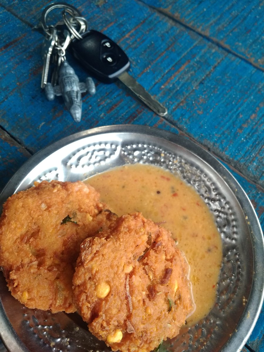 Obviously had to have hot vadai amd tea at Patti mess just before the outpost.
