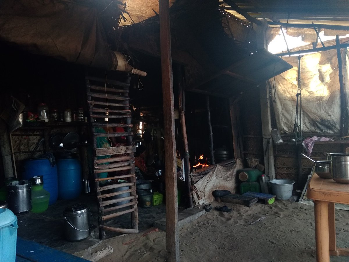 Obviously had to have hot vadai amd tea at Patti mess just before the outpost.