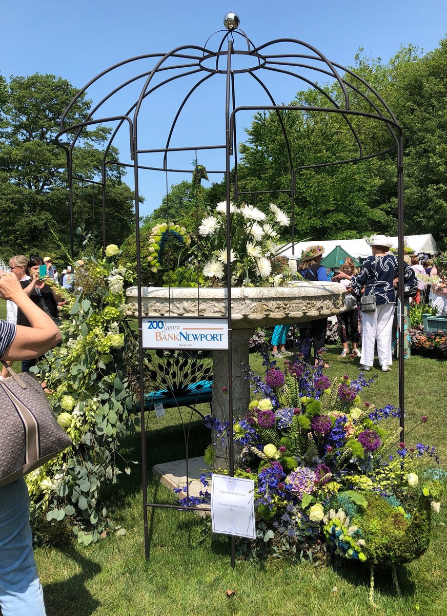 Just one more day to capture your perfect photo op at the Newport Flower Show – if you’re here, don’t miss the #BankNewport selfie station!