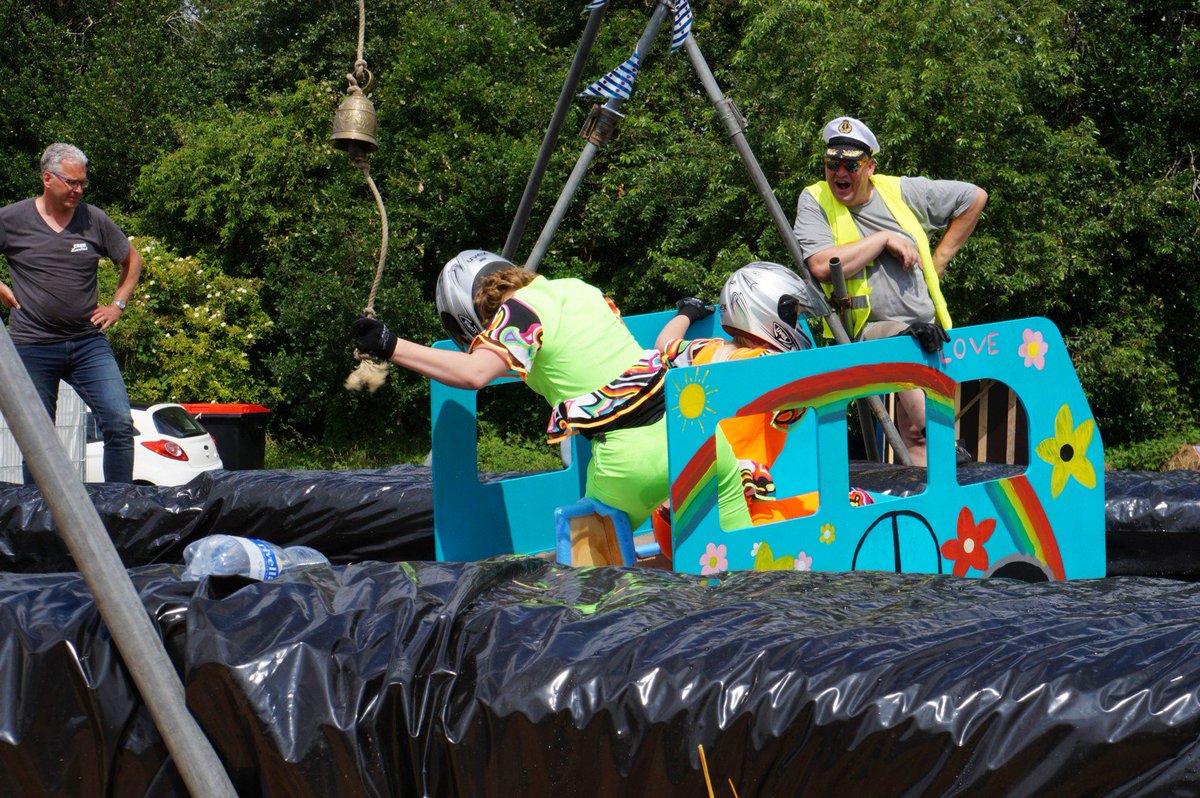 Zo snel mogelijk naar de bel bij het Frysk kampioenskip Tobbedûnsje in Mildam dlvr.it/R77KGj