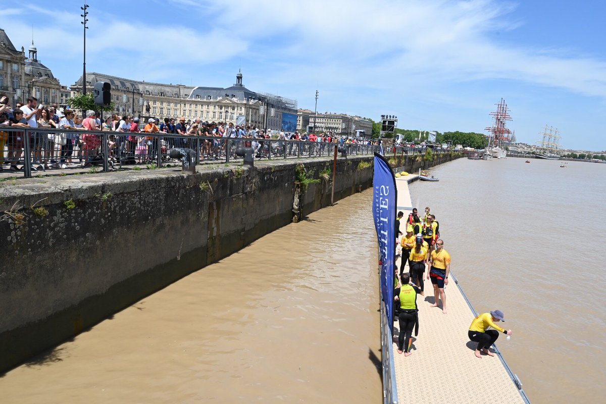 Un grand bravo à toutes les personnes qui ont participé à la 13ème édition de la Traversée de #Bordeaux à la nage. Affronter la Garonne n'est pas chose facile !
📸 Jean Bernard Nadeau