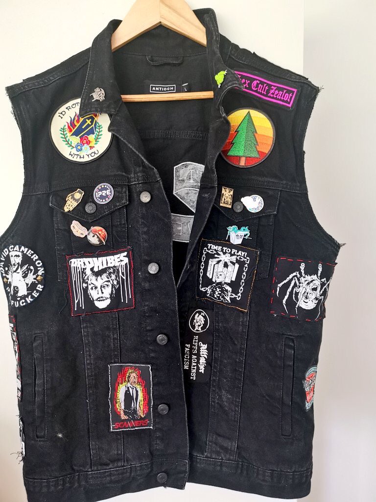 das_kutte's tweet photo. Owner: @guyver3x
Another jacket for me. Mix of hand stitching and machine. Cut a tshirt and sewed it round existing jacket embroidery. 

Patches: @allfatheruk @jamesdrake_gyt https://t.co/obUbx2HnSl