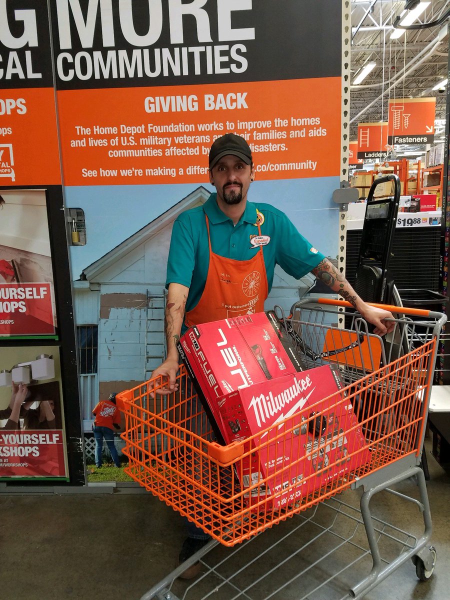 zagazah73's tweet image. Awesome awareness by our associates Pedro  and AP team ,over  2k $$$ #associateinvolvement  @bdboy85 @ChrisHD1245 @RonnieOddo @DLapshan @gonzobxny @TGKRYSTAL @nkarloong1 @angel1245_ @kemarheath1