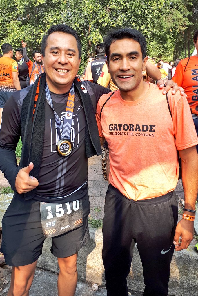 RunInOaxaca's tweet photo. El #RunInTeam disfrutó al máximo de la 8° edición de la #G15K en #CDMX, donde tuvimos el gusto de saludar a Benjamín Paredes y a @juanlbarrios.
¡Felices kilómetros corredores! 
.
.
.
#FelizDomingo #YoElegíCorrer #CorrerMeHaEnseñado #PégateALoBueno #SomosRunIn #RunInOaxaca https://t.co/O2GHYAu7Ld