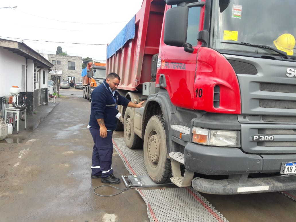 mariana_bsas's tweet photo. La Subse de Tránsito y Transporte continúa con los controles al Tránsito Pesado para preservar el estado de las calles y reforzar la Seguridad Vial. #NicoDucote2019 #JuntosPorElCambioPilar #SeguridadVial #ObrasDeVerdad @clo_guerrero https://t.co/Jw5bkN1QCx