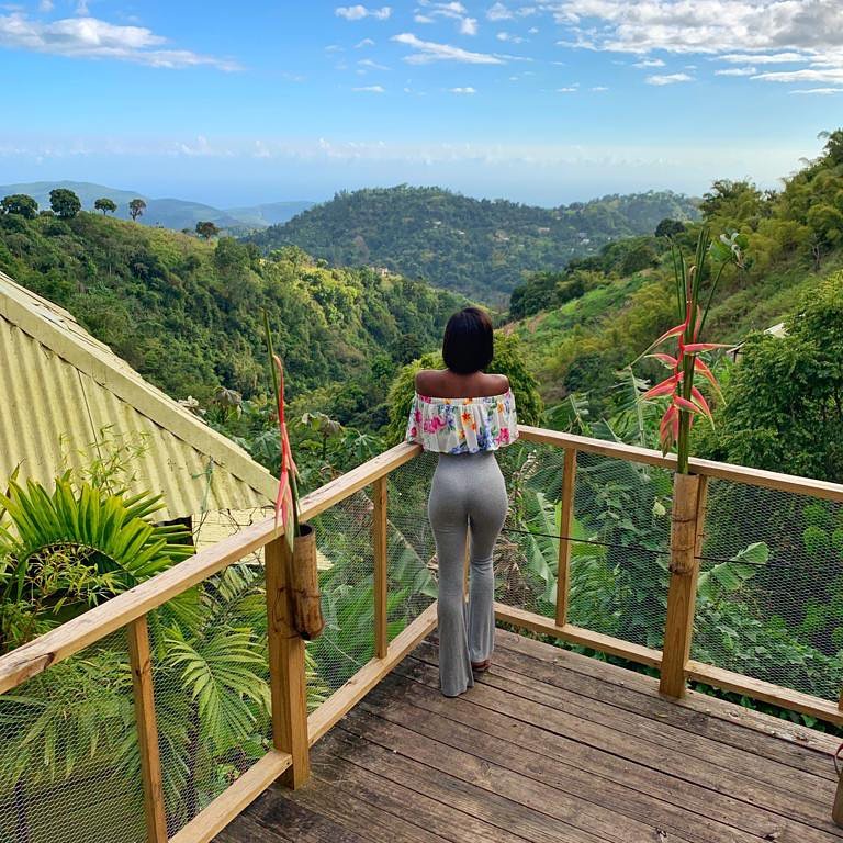 VisitJamaicaNow's tweet image. Even Miss Jamaica herself can't get enough of these views. #OneLove #VisitJamaica 📸 IG User @myssrob