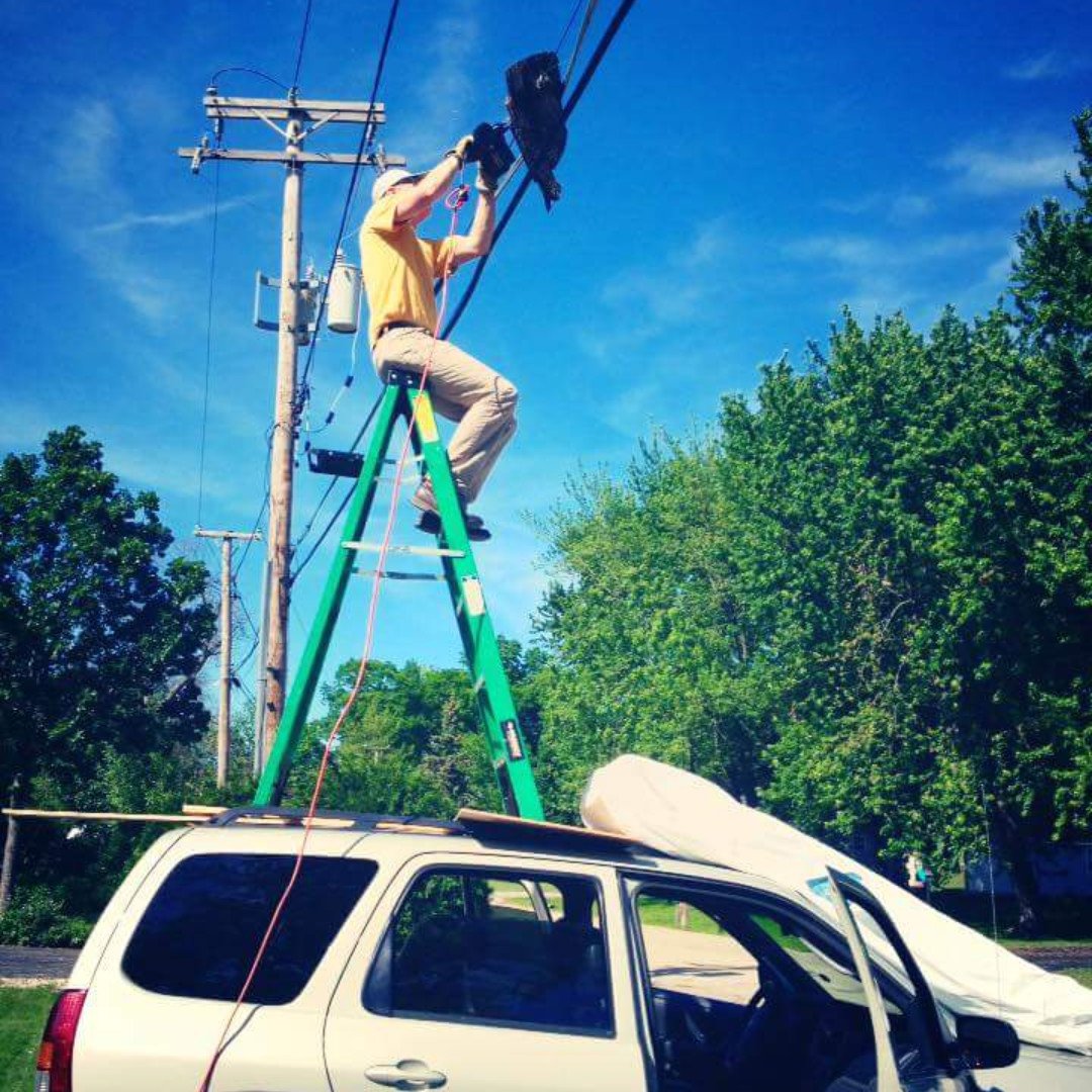 OSHAcademy's tweet photo. What is wrong with this photo? #oshaisthissafe #osha #safety_fail #safetyfail Photo credit: drumzdude8 https://t.co/m9qT9Ng3ok
