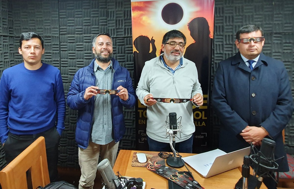 lavozdelnortecl's tweet photo. Ahora comienza. #enlarutadeleclipse en @radiomaderofm con destacados invitados. @YERKO_ALCALDE @MuniVicuna @ESO_Chile @cerrotololo @CienciasULS @Adriaval @ivancastro https://t.co/ElxI7sXGh7