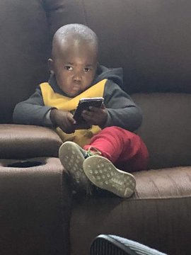 mnelisi_dlamini's tweet photo. RT if this is how you watch date my family

#DateMyFamily https://t.co/tKptdk9cRU