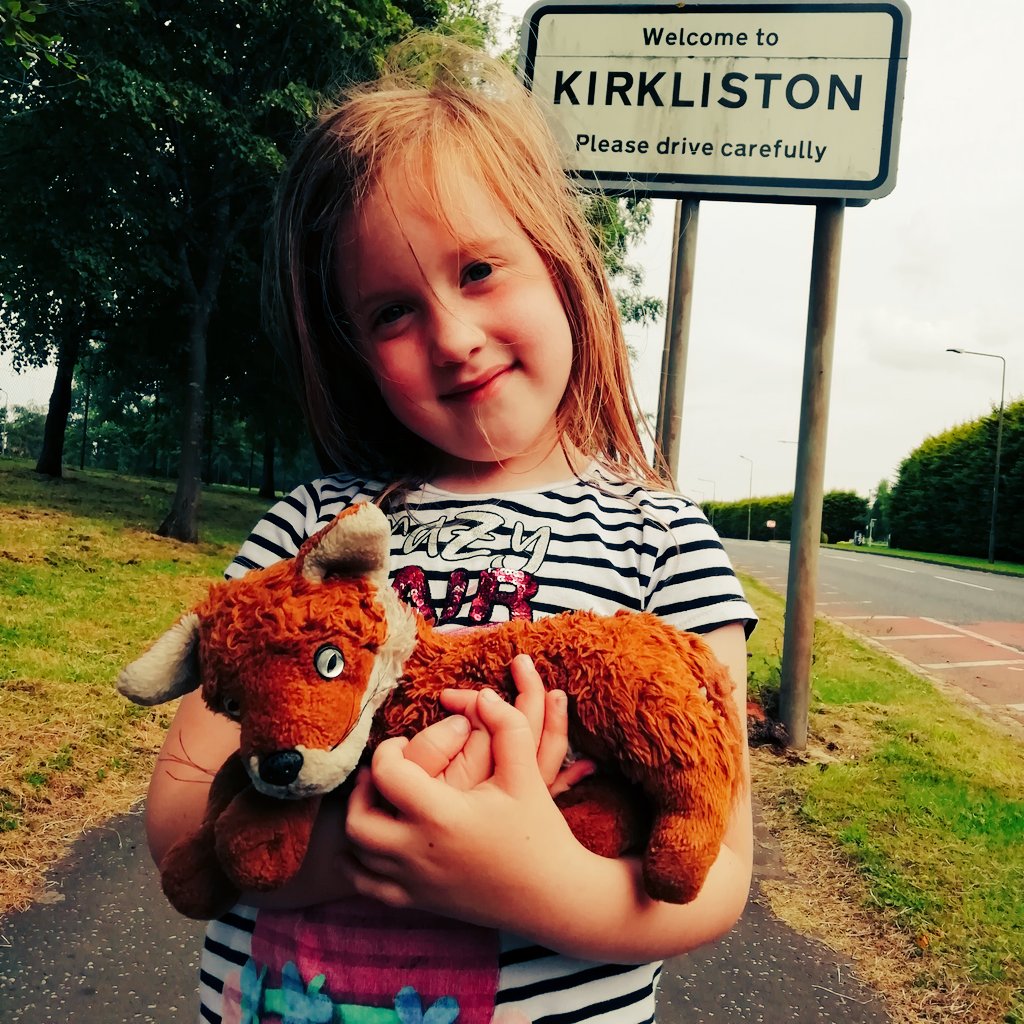 GarryMoss's tweet photo. Foxy has really enjoyed his first visit to Kirkliston with Amy. But he can't wait to go home to @FoxCovertPS https://t.co/5q8ejQZXjL