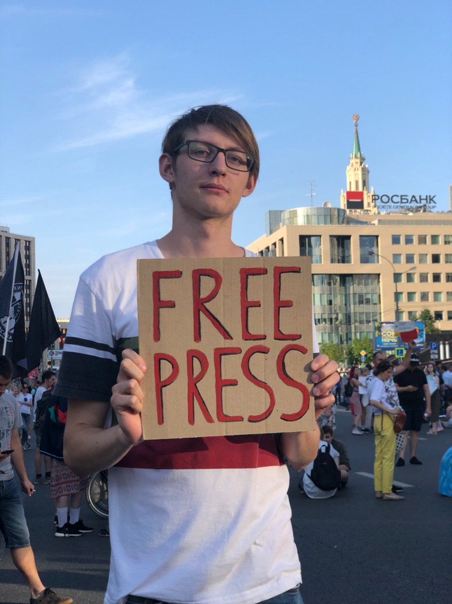 JohannBihr's tweet photo. Happening now: nearly 4,000 people marching in Moscow for #PressFreedom and against police arbitrariness! Meetings were also held in a dozen of cities across #Russia.
Ivan Golunov is free, #WhatAboutTheOthers? #АКакЖеВсеОстальные #NoImpunity https://t.co/06WgVhfitd