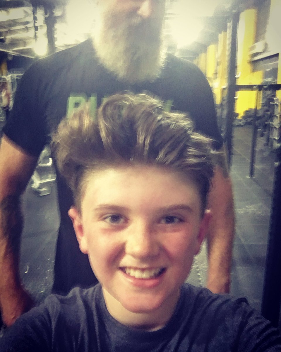 When my boy takes a selfie at the gym.. #training #fatherandson #trainingpartner #nopainnogain #undergroundgym #teachthemright #teachthemyoung