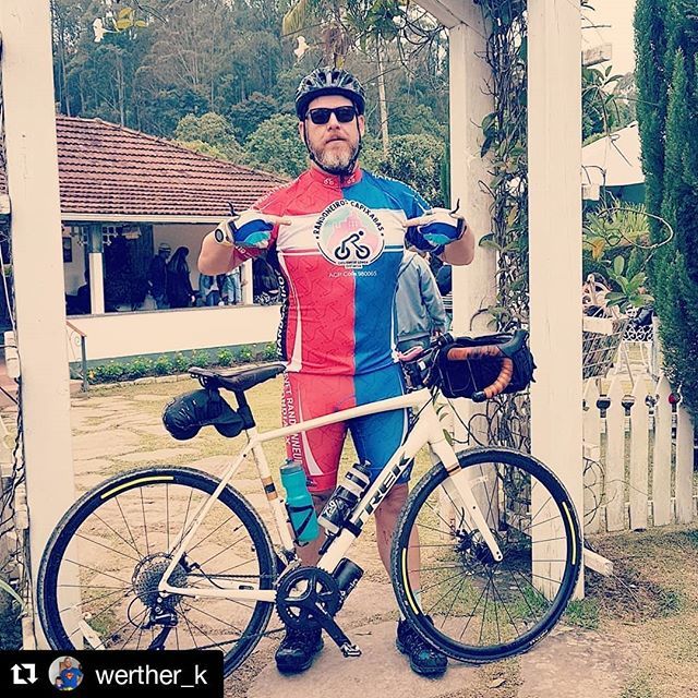 becodabike's tweet photo. #Repost @werther_k
・・・
A Randoneira com o Randoneiro!
Eu Escolhi a #checkpointal3 para minha parceira nos pedais de endurance (#brm200, #brm300, #brm400, #brm600 +). Ontem ela se mostrou uma excelente escaladora!
#parisbrestparis
#audaxclubparisien… https://t.co/IAZmVjDD1V https://t.co/rB0UT5B2Dl