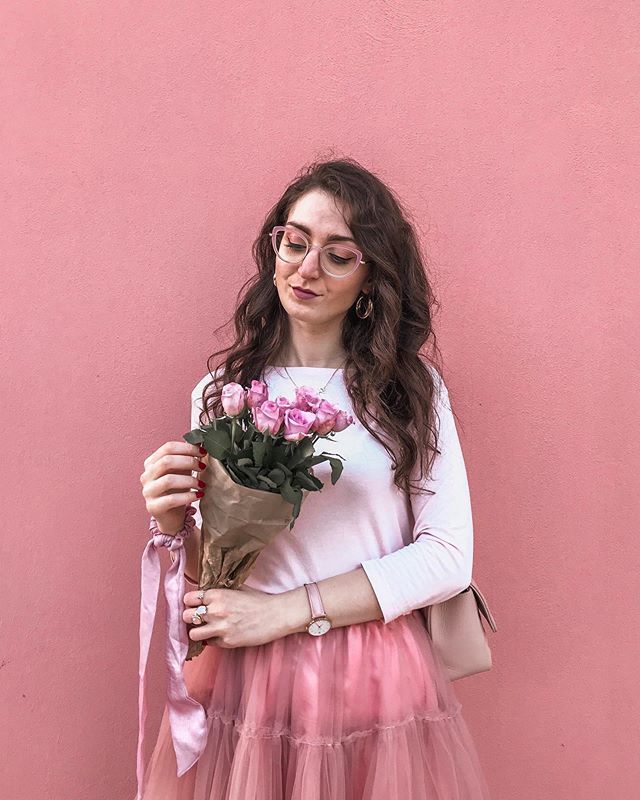 #pinklife ~ Ormai il rosa è diventato il mio stile di vita. 💕 È facile trovare una gonna in tulle, un bouquet di rose rosa e nastrini in pendant.. ma non è facile trovare gli occhiali  da vista perfetti che valorizzano il proprio volto! Io li ho trov… bit.ly/2FqRKVa