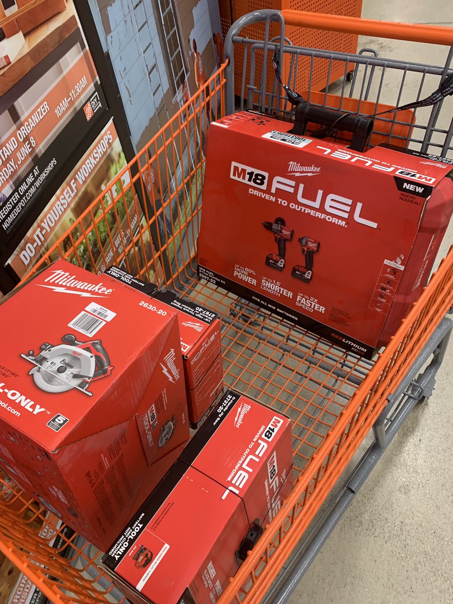 BallaAtHD's tweet photo. HUGE shout out to cashier Jane for this $1,200 walk out recovery! Amazing job with the excellent customer service! #Store2743 @AdamSee107792 @AdamGAP33 @XKerrigan @Babyruth223 @LindaSpears57 https://t.co/AxJNsubLq8