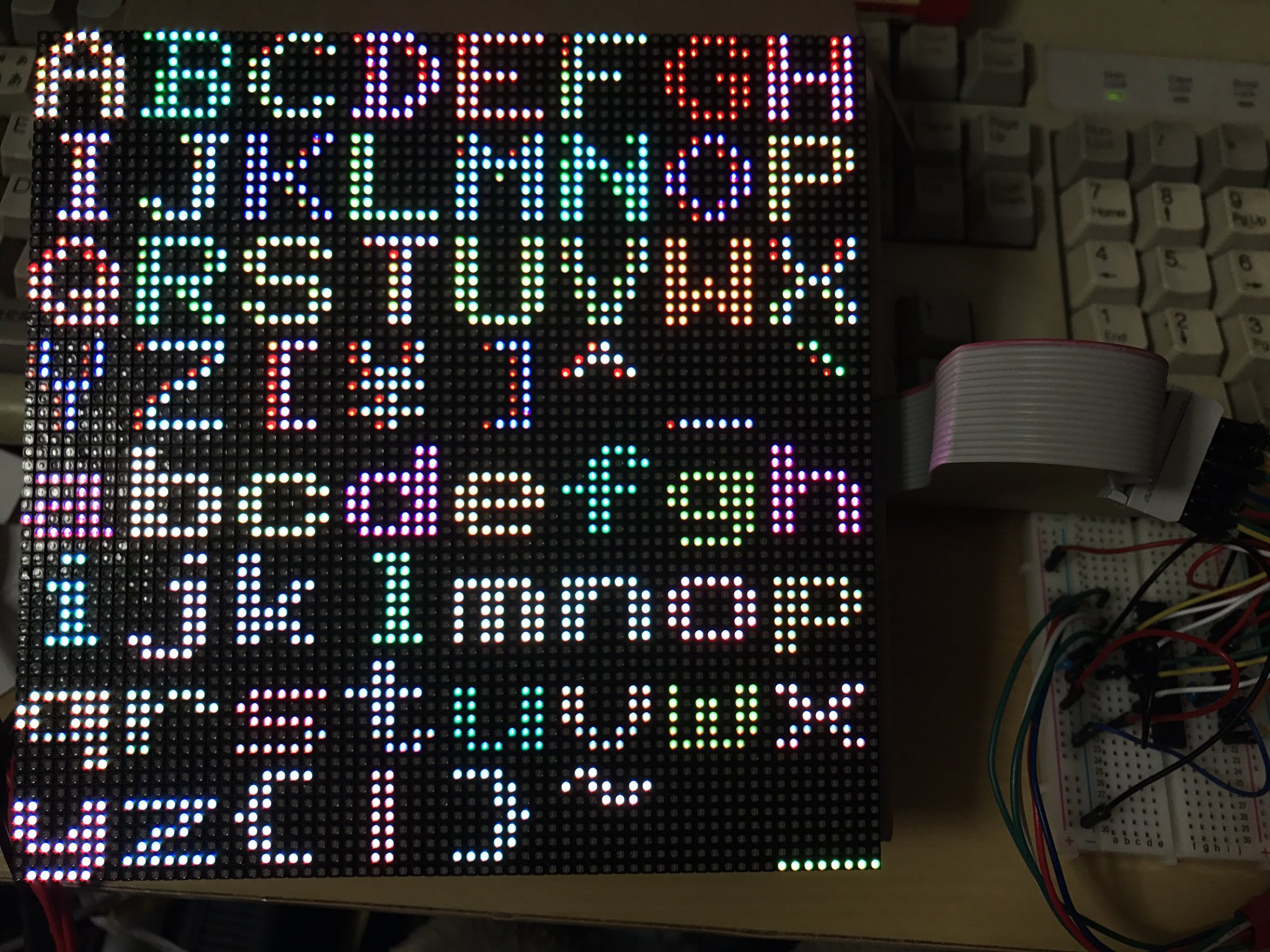 Kenkenmkiisr On Twitter Shigezoneで3000円で買った64x64のマトリクスledの実験中 それっぽいところまで出来た Rgb各4ビットの4096色 使ったマイコンはpic32mx270f256b 毎秒60フレームのダイナミック点灯 まだ上半分がちょっとおかしい Https T Co Uf3h8zafsx