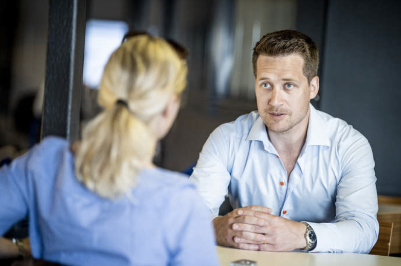 Stor intervju med Sam Hallam som bjöd med oss när han höll föredrag för att visa en annan sida - men också ärligt om självkänsla, tvivel, NHL-drömmen, ångesten inför VM-jobbet, hästarna, en hyllning av Jon Knuts och kvalmatchernas baksida. Läs gärna! 🙏
expressen.se/kvallsposten/s…