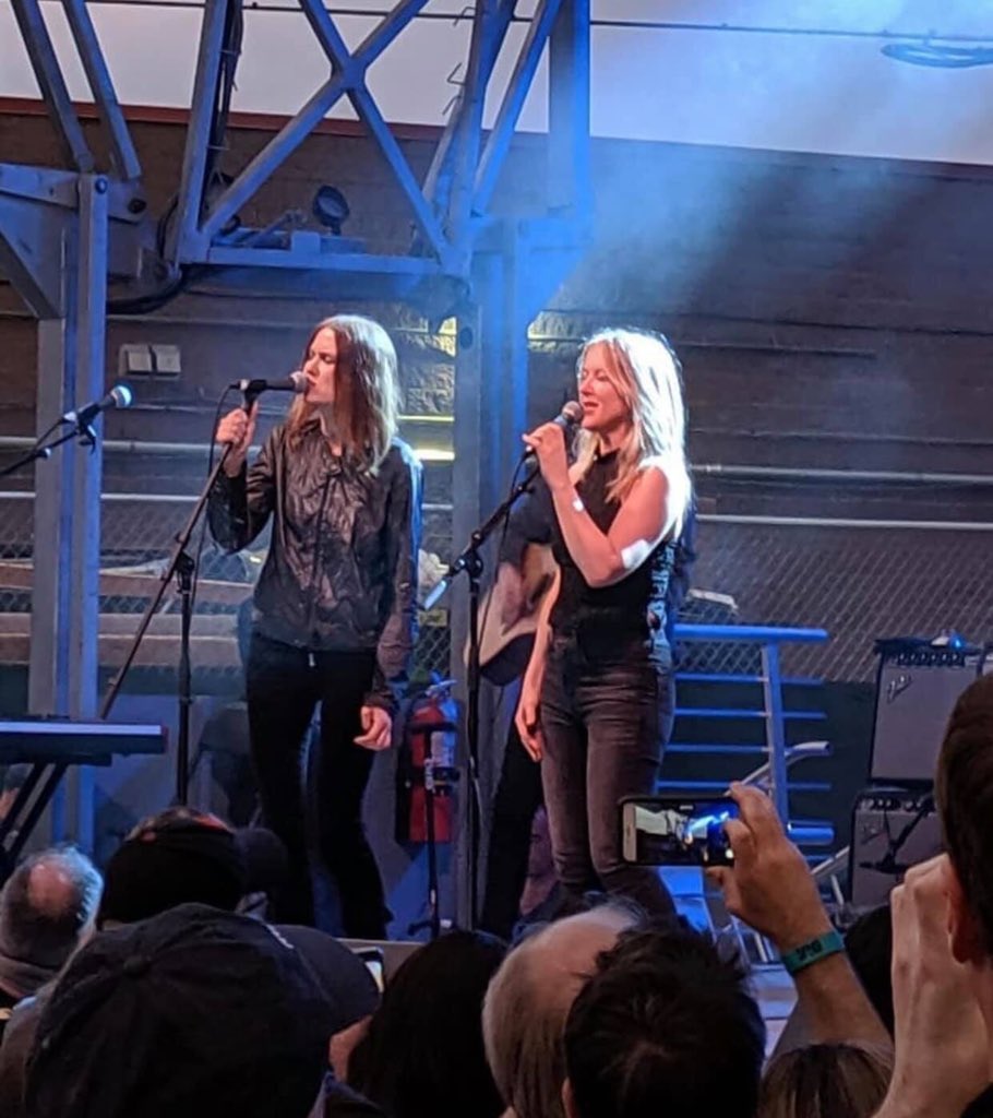 jamesstevensog1's tweet photo. Thank you @julianahatfield &amp; @PhizLair for a magical night in Chicago. Two goddesses unite! ❤️ https://t.co/kxbfkbE4Zw