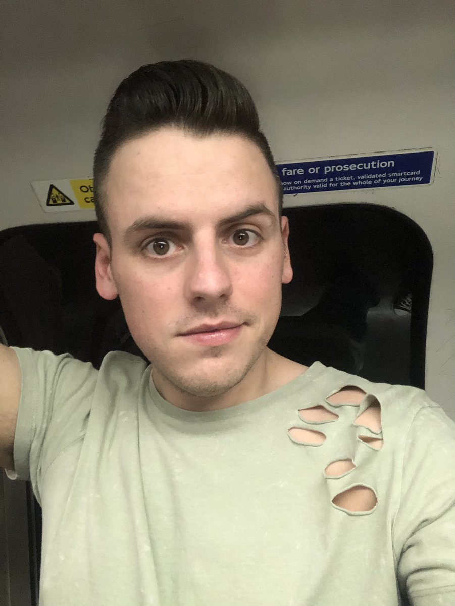 ml_broad's tweet image. When your hair is on point and you can’t resist a selfie. #feltcute #hair #on #point #gay #instagay #london #gayboyuk