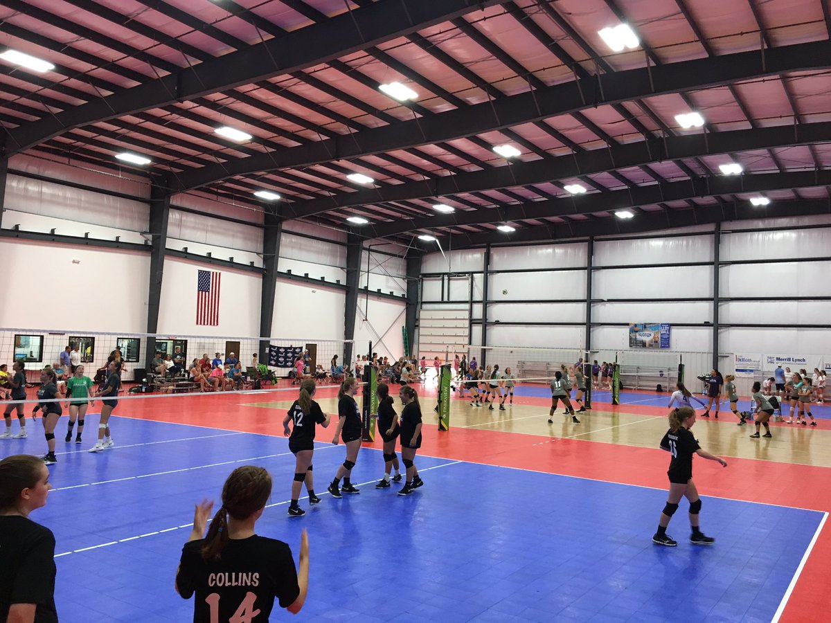 LBpineapple's tweet photo. FULL GYM @BallSportsAcad1 @NIVAJrs came over to scrimmage Team Pineapple as prep for next weeks USAV Nationals. @smacksportswear #SmackFam https://t.co/fJj8pA5R6X