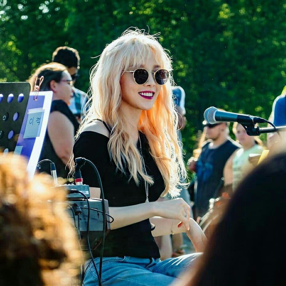 [PHOTO] 190623 Taeyeon @ Berlin Mauerpark D9x6YoCUwAENZMi