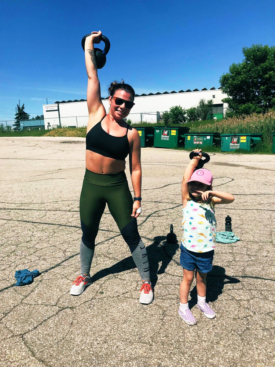 Ladies who lift 🥰💪🏼🔥#strongasamother #partnerwod #sundayfunday