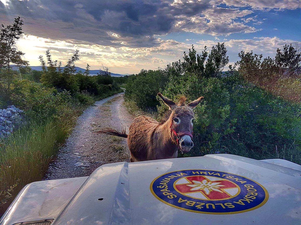 Podsjetnik... 😃💕🎶💕
Susret u suton! 
Photo by @HrvatskaGSS 
Dobar početak tjedna svima! #moutainrescue