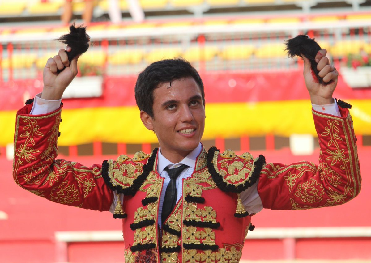 FESTEJOS.- MAUGIO.- Nazaré y El Adoureño triunfadores <a href="/_Antonionazare_/">Prensa Antonio Nazaré</a> <a href="/adoureno/">Info El Adoureño</a> <a href="/DamianCastao8/">Damian Castaño</a> #Maugio #Gallon #Francia (foto <a href="/Toril_TV/">Toril TV</a>) burladero.tv/festejos/2019/…