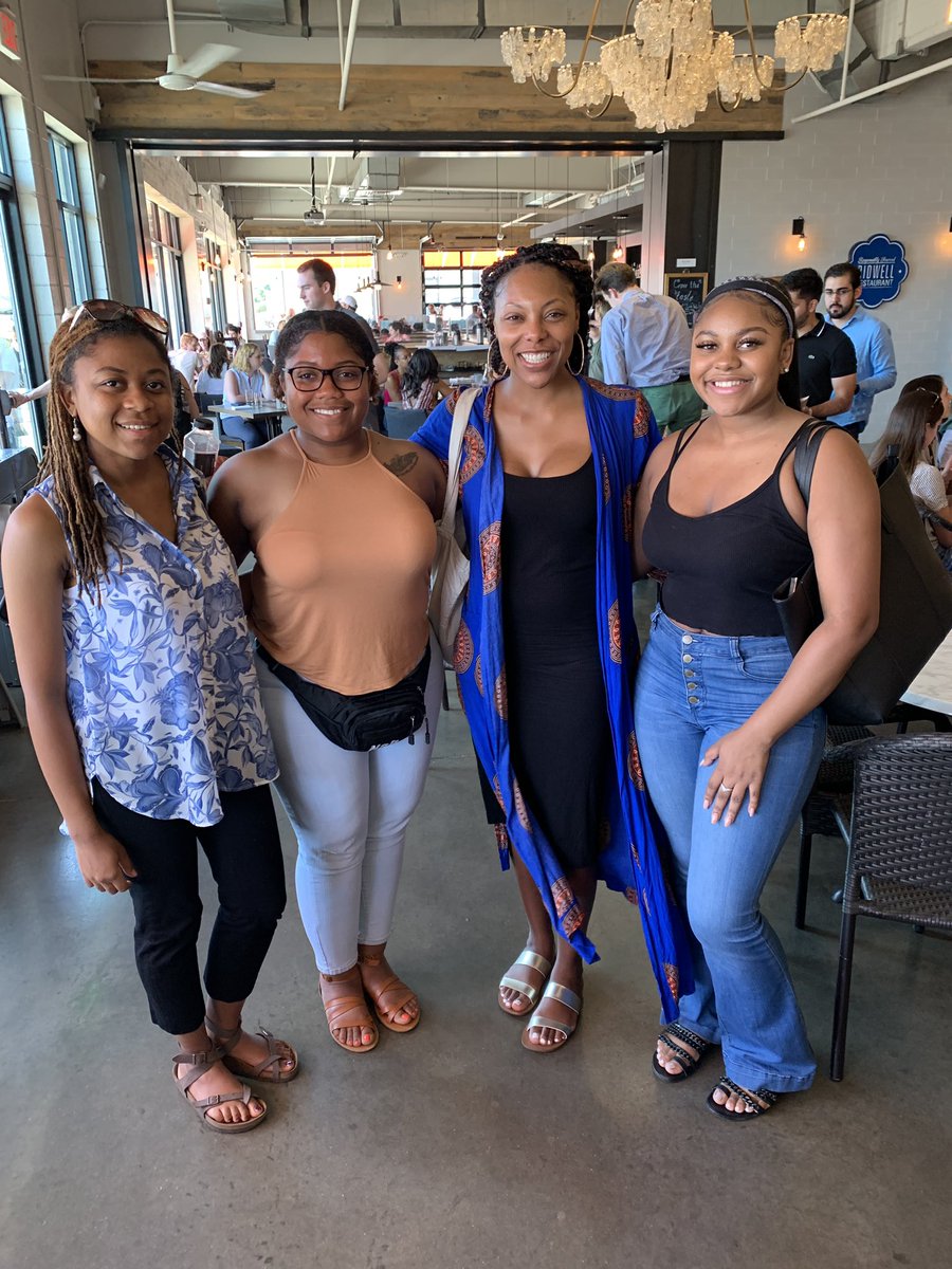 KatelynJNnake's tweet photo. Spent the morning + half-ternoon with these super smart rising Seniors of @OhioState John Glenn School of Public Affairs. #WAIP #MentorshipMatters #RepresentationMatters cc: @osubasociety @osudc https://t.co/vbsU12bGqL