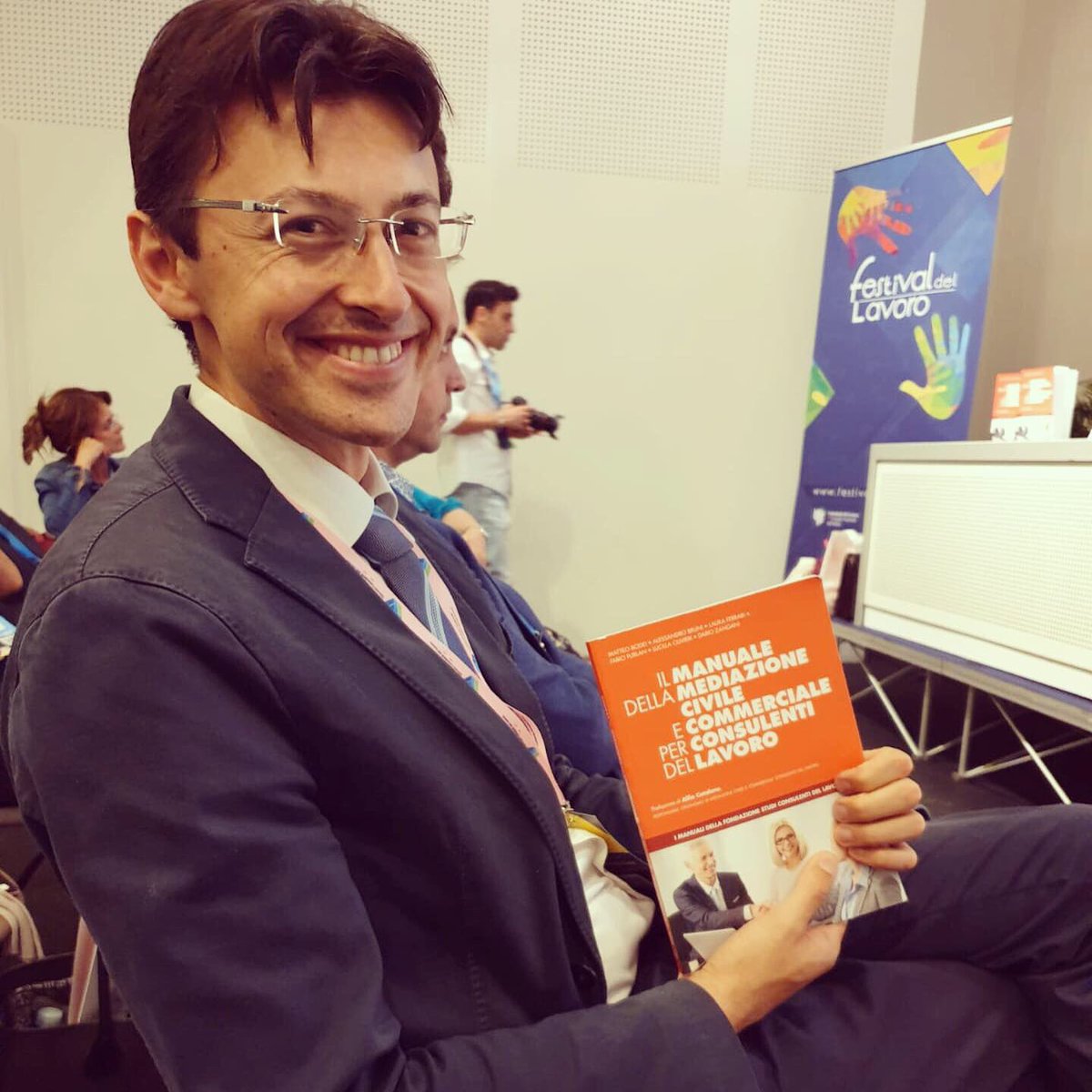 lflauraferrari's tweet photo. Un’emozione presentare il nostro primo libro al @festivallavoro “La mediazione civile e commerciale per il ConsulenteDelLavoro”tra i manuali di @FondazioneStudi .Grazie Alfio Catalano per la fiducia,a @Matteo_Bodei @furlo82  D.Zangani,L.Olivieri e A.Bruni per il lavoro di squadra https://t.co/QIQ3tqEWRn