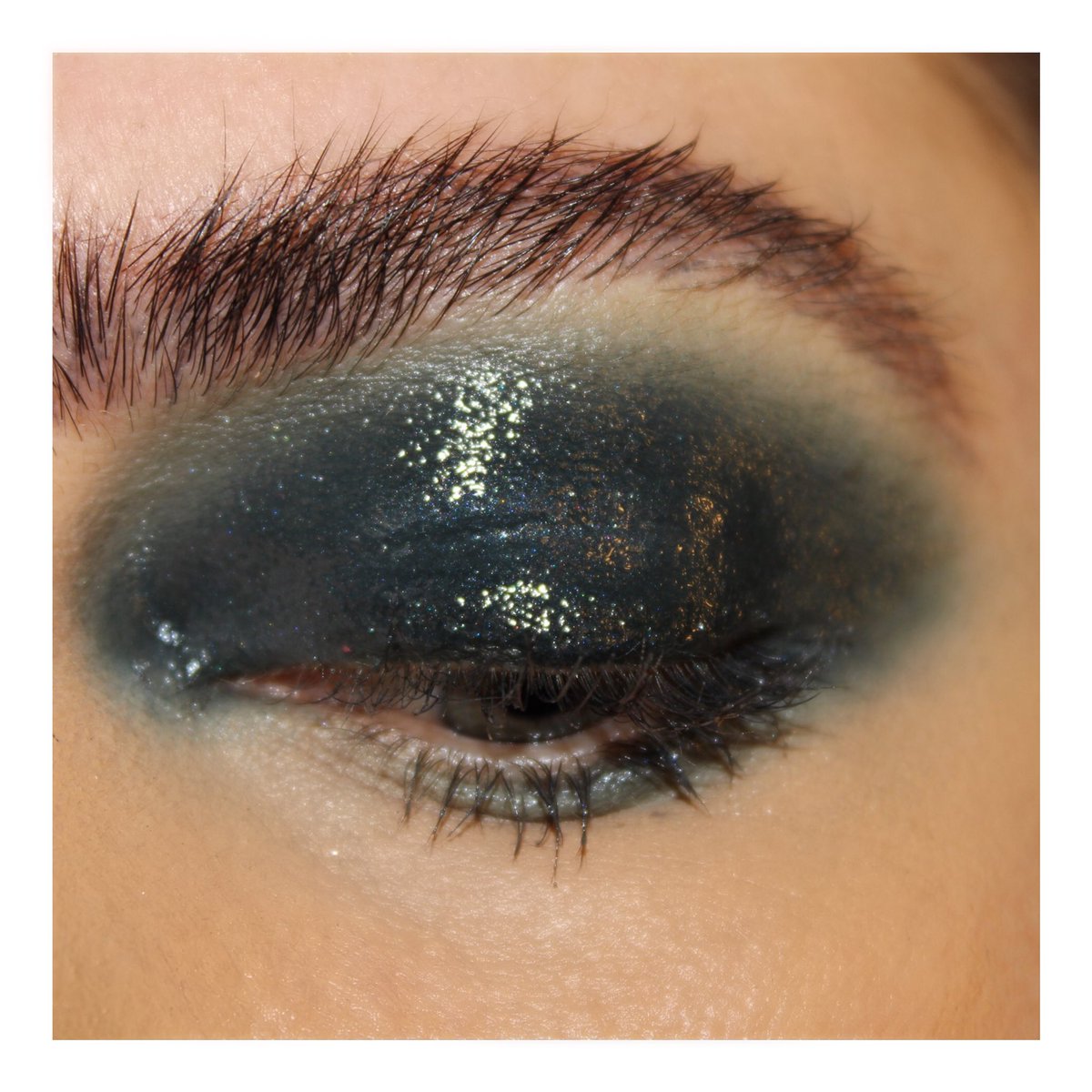 ‘The Green Journey’ .
.
.
.
Using <a href="/jaclynhill/">kyla</a> to create a wet look eye with a hint of gloss. 
#jaclynhillpalette #eyemakeup #wetlook 
#beauty #makeupartist #editoral #gloss #makeupjunkie #brows #undiscovered_muas