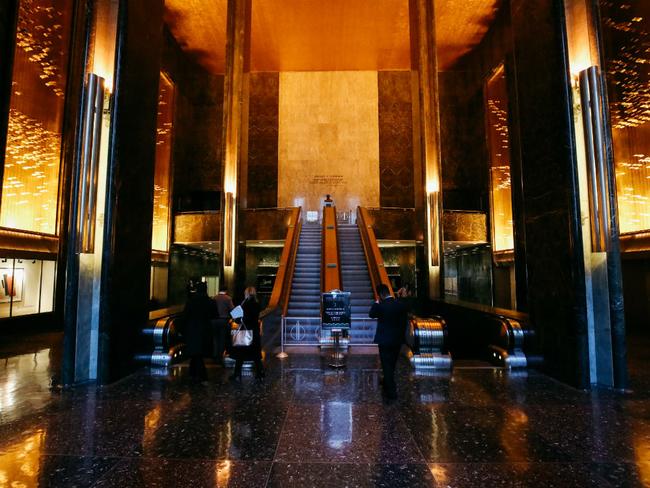 rockcenternyc's tweet photo. Whether you're escaping the heat, avoiding the rain, or exploring NYC's finest Art Deco interiors, the lobbies of Rock Center provide a welcoming Midtown retreat - home to murals, sculptures &amp; temporary installations not to be missed. Read more: https://t.co/3YDycfc5fr https://t.co/Bb1HX8uJtQ