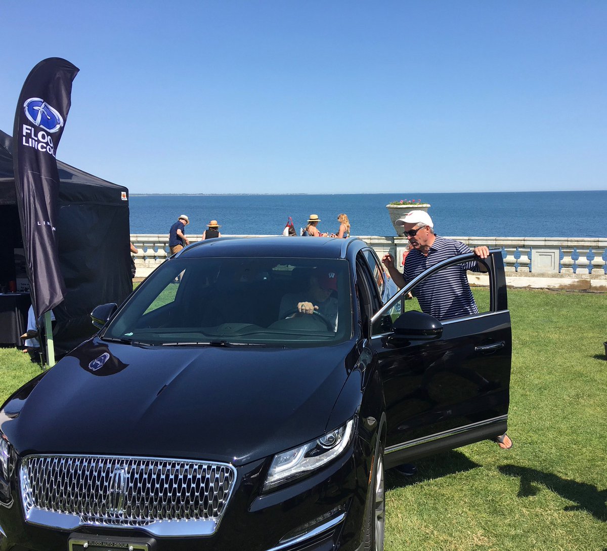 There's still time to check out the 2019 Lincoln Navigator and Lincoln Nautilus at the #NewportFlowerShow today. Ask our friends from <a href="/flood_lincoln/">Flood Lincoln of Narragansett</a> about their "Lincoln Date Night" package for a night on the town!