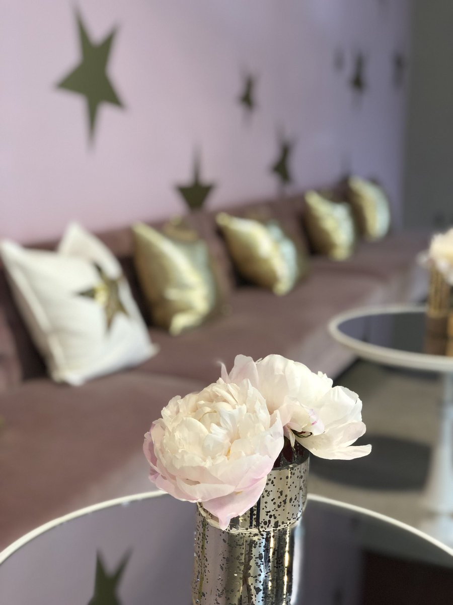 Lounge set up <a href="/TheSymesCa/">The Symes</a> with our friends @MBDesignInc <a href="/DanceFloorDecor/">Dance Floor Decor</a> and <a href="/FURNITUREDIVINE/">Divine Furniture</a>. Happy summer with gold and blush pink perfect for s glass of #rosewine