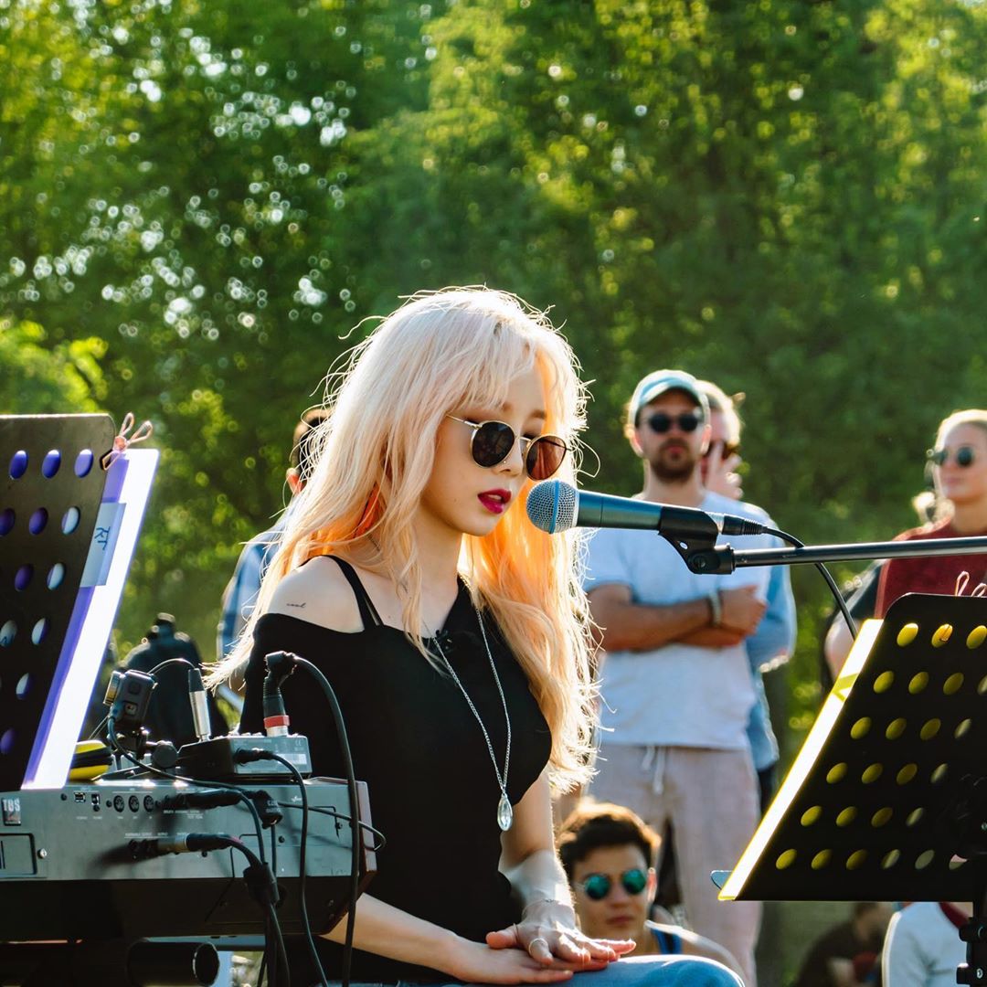 [PHOTO] 190623 Taeyeon @ Berlin Mauerpark D9xTdozVAAAN9Bh