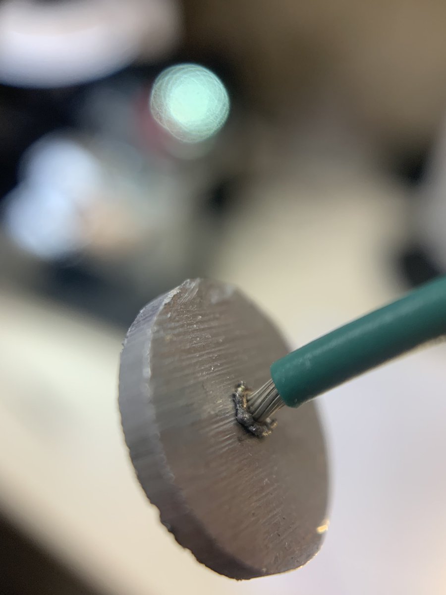 percwelder1's tweet photo. Close up of a copper wire Percussion Welded to an aluminum plate. 😯
https://t.co/Dho0sLNEDb
#engineering #microwelding #welding #innovation https://t.co/8yCJlFdefs