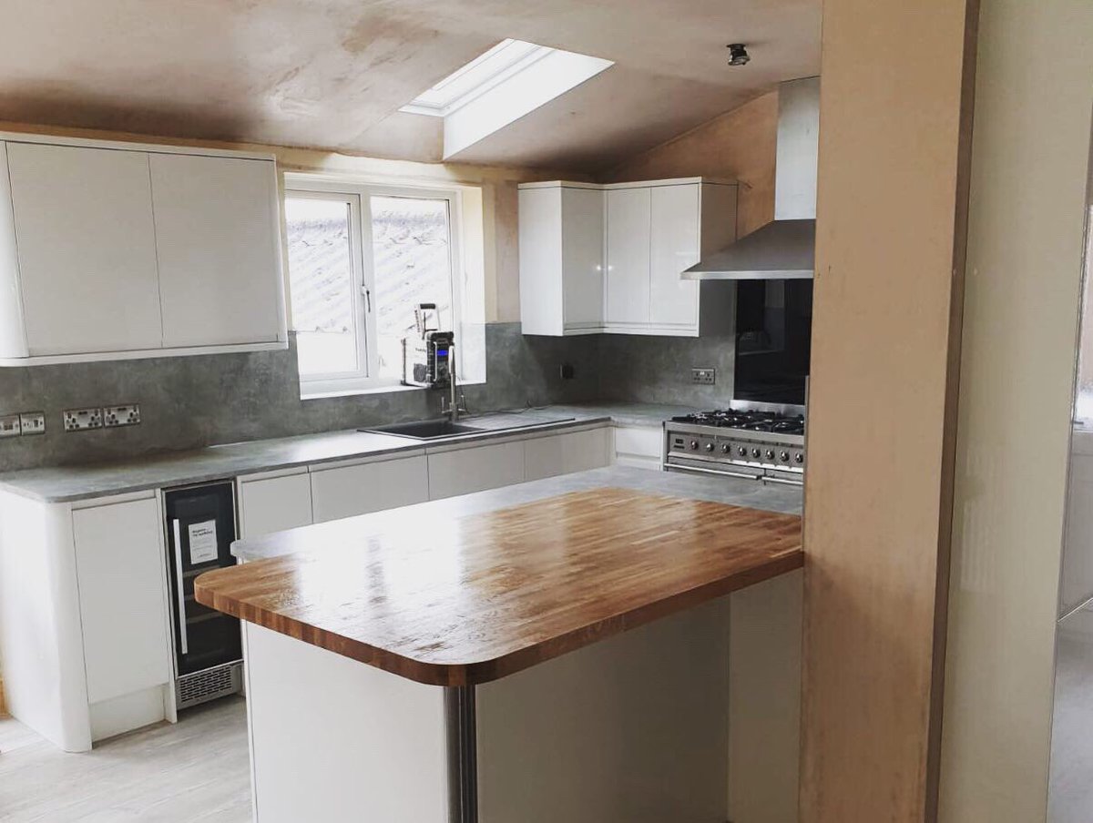 PEDLTD's tweet photo. New kitchen supplied and fitted #happycustomers #pedltd #hulllocalbusiness #dontmoveimprove #hullbuilder https://t.co/BWFhT680a6