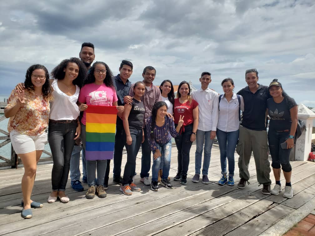 #23Jun || En compañía de la Viceministra del <a href="/MPComunas/">MPComunas</a> Gabriela Peña desde la Sede de la UBV #NuevaEsparta en conjunto con los Movimientos que integran el Estado Mayor, participamos en la Instalación del Equipo Promotor del Consejo del Poder Popular de la Juventud #ComunaoNada