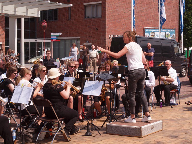 Esther van Lunteren wint de Bodegraafse Maestro: 23-06-2019 Bodegraven - De derde editie van de Bodegraafse Maestro is afgelopen zaterdag gewonnen door Esther van Lunteren. Esther is journalist van beroep. Als tweede eindigde Rob Peters, Esther… rtvbodegraven.nl/node/28792?utm…