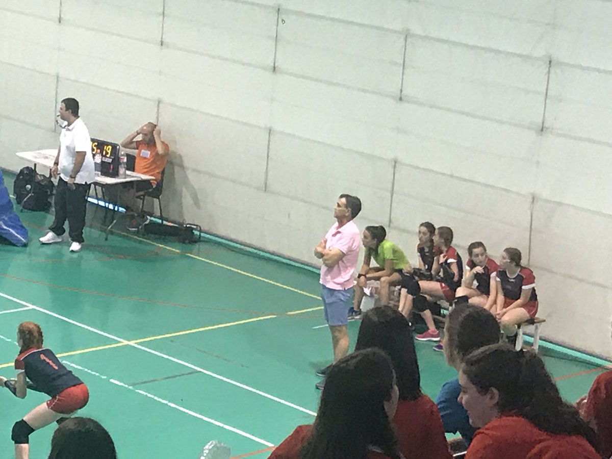 jorgegrande2014's tweet photo. El grandísimo entrenadorPaco @colelasnieves @LasNievesVolley deja ls banquillos,una persona d la q he aprendido muchísimo todos estos años,buen entrenador xo mejor persona,nuestros duelos en Madrid serán recordados xo siempreCompañeros #SeTeEcharáDeMenos @DeportesECM @JuegosEMDE https://t.co/XWa7A8vOqT