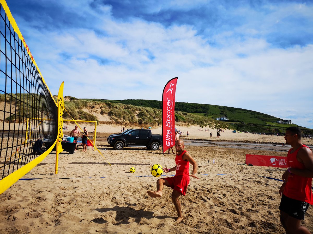 #footvolley action yesterday at the <a href="/Oceanfest/">GoldCoast Oceanfest</a> in #Croyde. Thanks <a href="/thatchers_cider/">Thatchers</a> and <a href="/EliteSoccerUK/">Elite Soccer UK ⚽️ 🦅</a> <a href="/MrLukeKerr/">Luke Kerr</a> @Wight_Wave see you next year